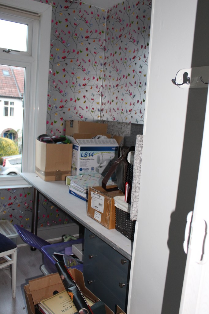 Small bedroom bunk/shelf